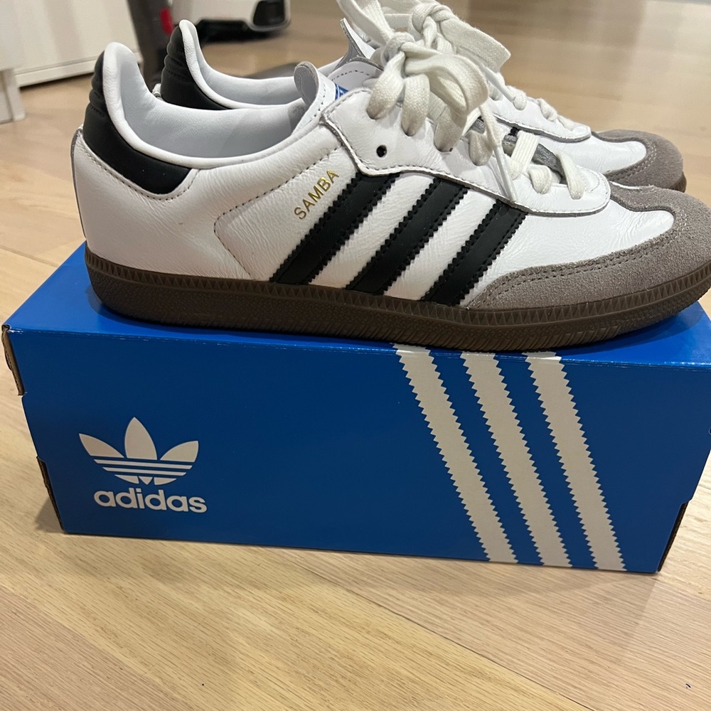 Adidas Samba in men size 6/ women 7 in cloud white/ core black